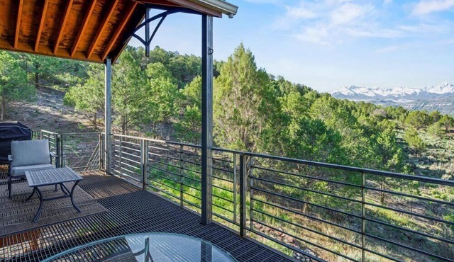 Shining Mountain 3 Br./2.5 Ba./Den/STR2023-014