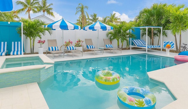 ✨Shiny Clean 4BR/4BA Luxury🌴 Heated Pool🏊 Spa Bike2Beach🚴 BBQ grill♨️