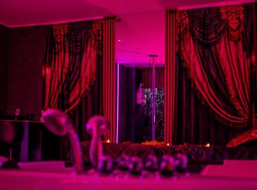 Shiny Cloud Love Room