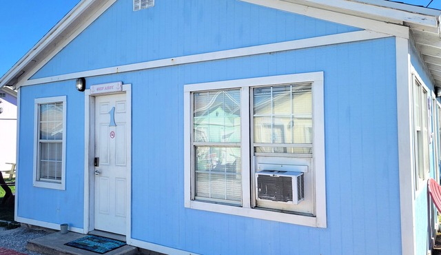 Ship Ahoy! Cabin #1- Double Barr-2 Bedroom/1 Bath, Walk to the Beach, Dogs OK!