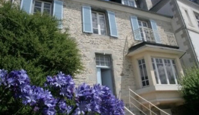 Shipowner's house facing the port of Plaisance Sea view