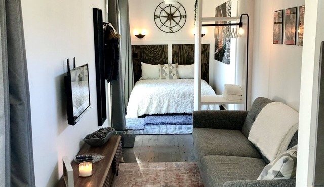 Shipping Container Home with Waterfront View ✨ 45 min from Dallas