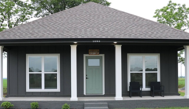 Shipping, Steel Bend Guest Houses: Shipping