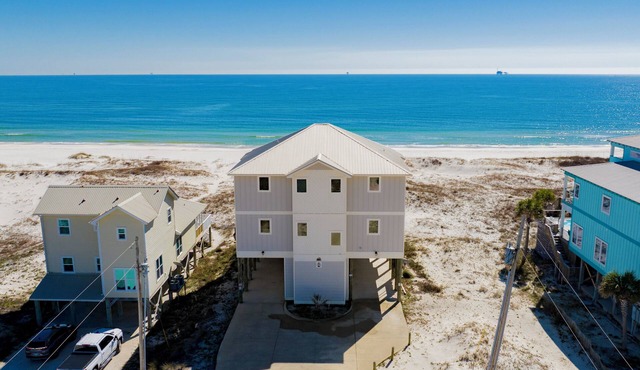 Shipwrecked - Pet-Friendly, Beachfront w/Private Heated Pool & Elevator