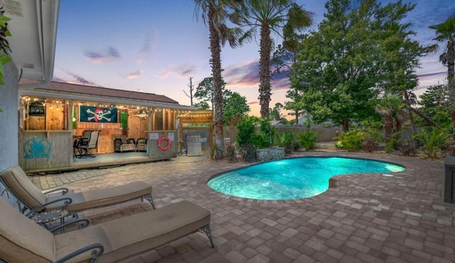 Shipwrecked - Private Pool Home, Game Room, 5 Min to Beach, Pets OK, & More!