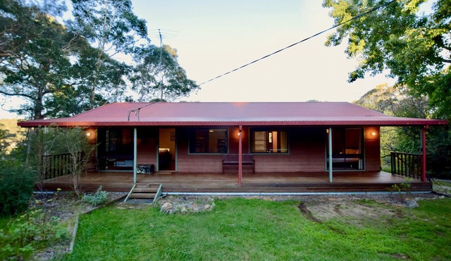 Shiralee's Rest - Single-Level Home, 3 Bedroom, 1.5 Bathroom, A/C, Heating, BBQ