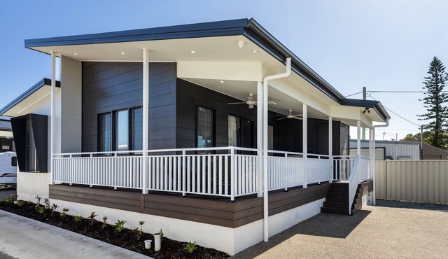 Shiraz at Marks Point: Lovely 2-Bed Villa