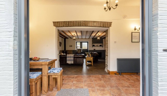 Shire - Three Bedroom House, Sleeps 6