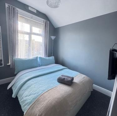 Shirley House 6, Guest House, Self Catering, Self Check in with smart locks, use of Fully Equipped Kitchen, close to City Centre, Ideal for Longer Stays, Excellent Transport Links
