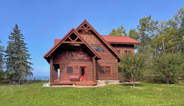 Shooting Star | Stylish Cabin on the Big Water