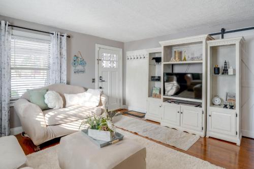 Shop, Dine and Explore Cozy Cottage in Louisville