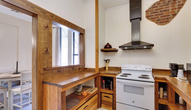 Shop, Dine & Unwind: Dtwn Marshall Studio!