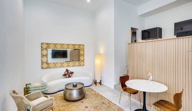 Shop, Dine & Walk to Ocean: Redondo Beach Apt!