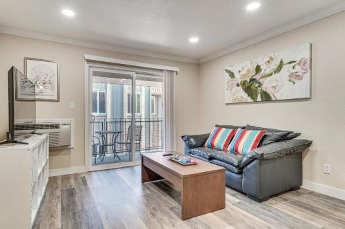 Shop, Hike and Sip Wine Pleasanton Gem with Balcony!