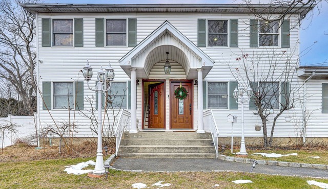 Shop, Hike, Golf & Swim: Inviting Deer Park Escape