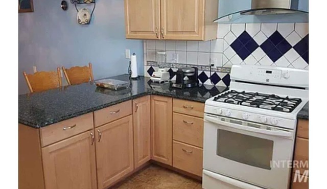 Shop House Gorgeous Views