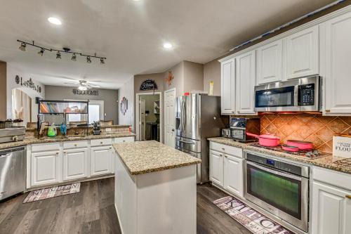 Shop, Play & Explore: Family Home in Allen
