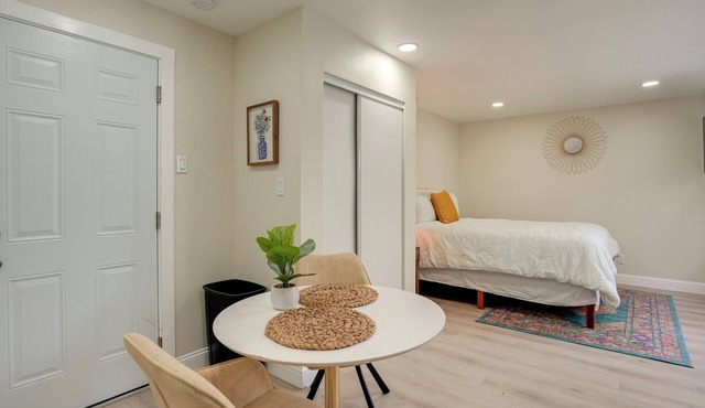 Shop, Sip & Explore: Couple's Retreat in Oakland!