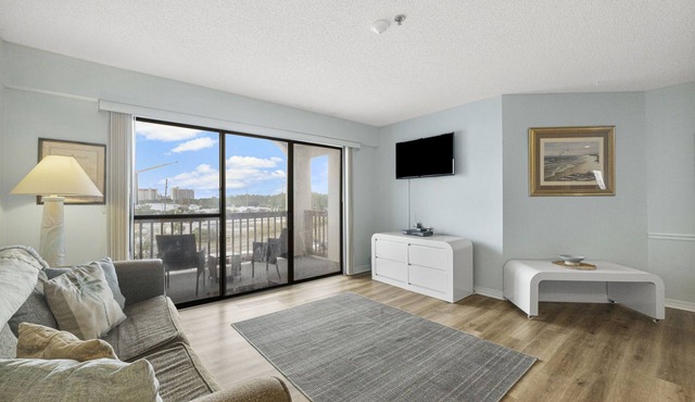 Shopping, Distance, Public Beach Access, Night Life!
