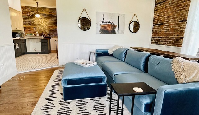 Shopping, Restaurants, waterfront, Brewery just out your doorstep!