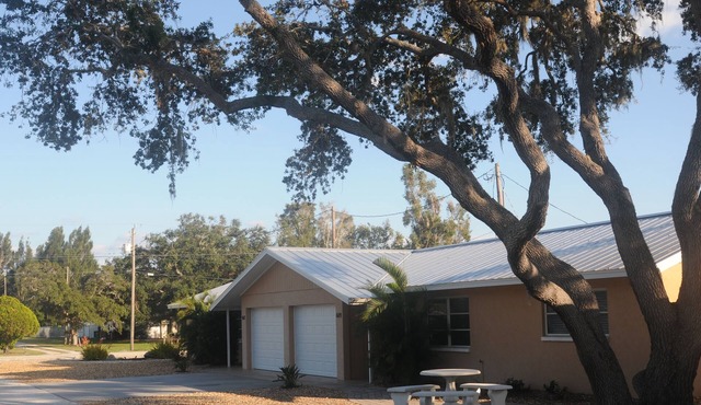 SHORE ACRES- Less than a mile to Nokomis Beach