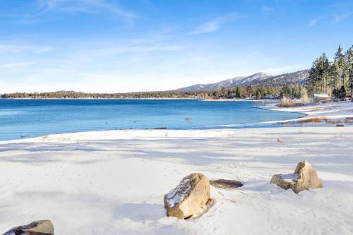 Shore Acres Lodge-450 by Big Bear Vacations