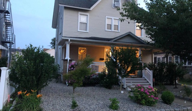 Shore Beats Work-ING! Beach:3 Minute Walk-6 Houses Summer Weekly Getaway Hot Tub