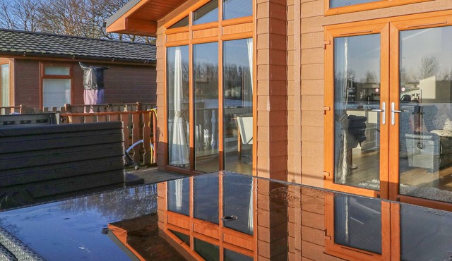 SHORE BEATS WORK - CAPENWRAY 10 in South Lakeland Leisure Village