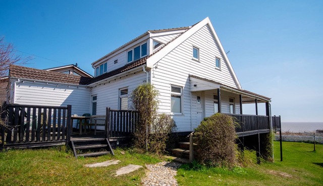 Shore Cote, Thorpeness - sleeps 10 guests in 5 bedrooms