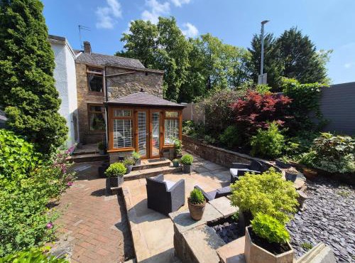 Shore Cottage A traditional cosy cottage