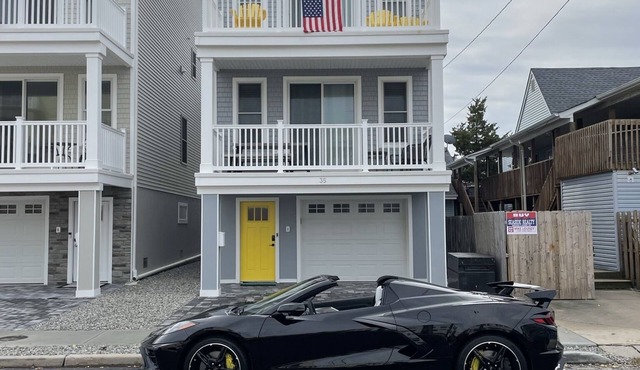 Shore Elegance! 5br 4 bath private home w/5 decks & hot tub just steps to beach