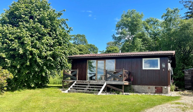 Shore front location on Loch Fyne, sleeps 4, log fire