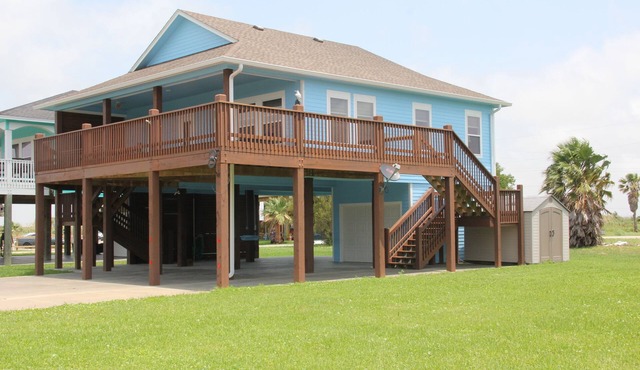 Shore Fun! 3/2 Beachhouse, Holiday Beach Subdivision, Close to Everything!