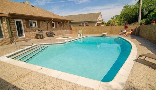 SHORE FUN: Beach 1 Block Away - Pool - Private Parking - Boardwalk