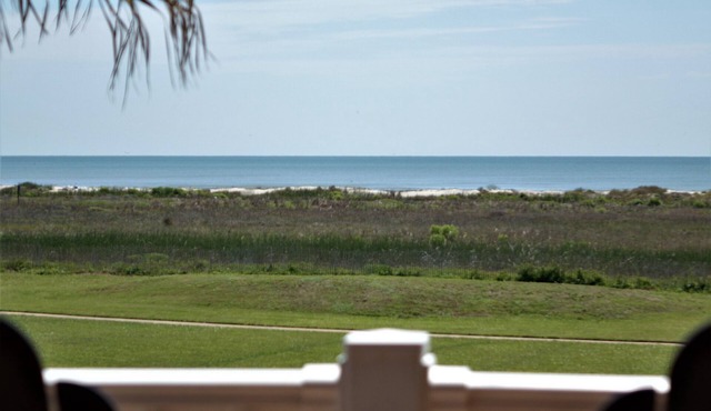 Shore Nuff- Book 5+ nights and get 15% discount- Beach Front Ocean Views-
