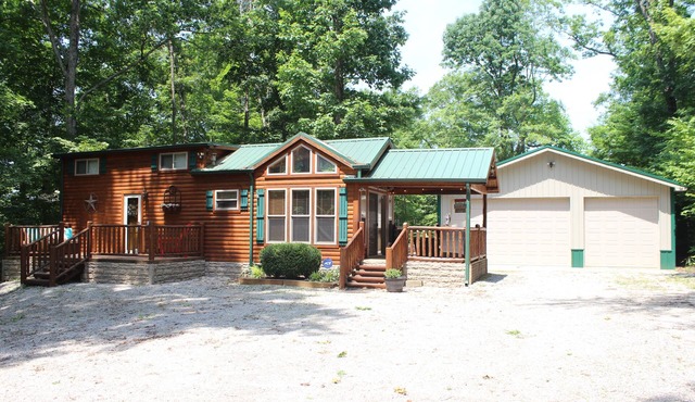 "Shore Thing", Cozy Lake Cumberland Cabin - Hot Tub, Fire Pit, Minutes from Lake