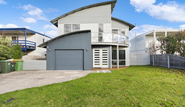 Shore Thing - Spacious Retreat for 15 Guests