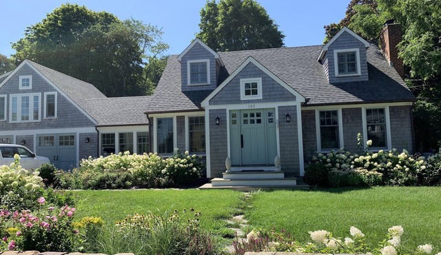 Shoreby Hill - Recently Renovated Spacious Cape