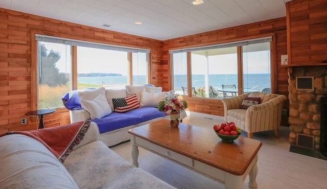Shorecrest Beach House + Beach Front + Ocean views