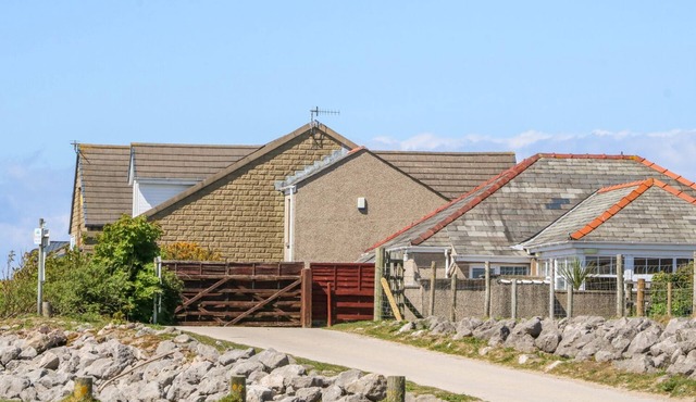 SHOREFIELDS TWO, pet friendly, country holiday cottage in Heysham