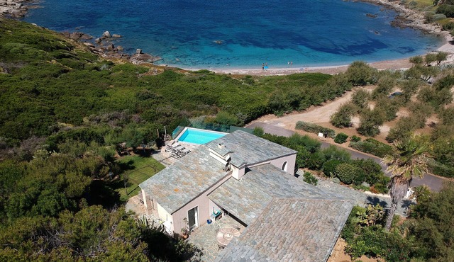 Shorefront villa offers great amenities and views giving onto the beach below