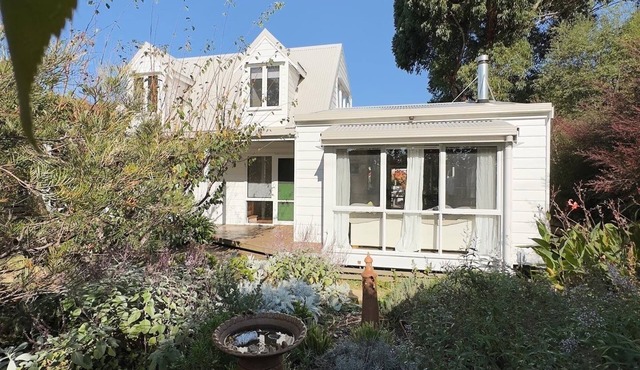 Shoreham Cottage by the sea