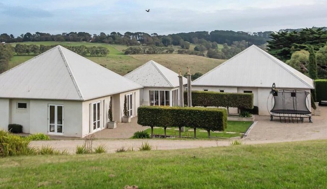 Shoreham Homestead Walk to Vineyards