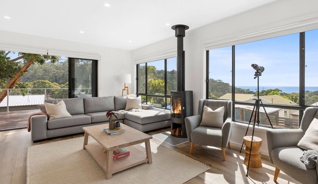 Shoreline, A beautiful, modern 4-bed home with many features for a memorable family vacation