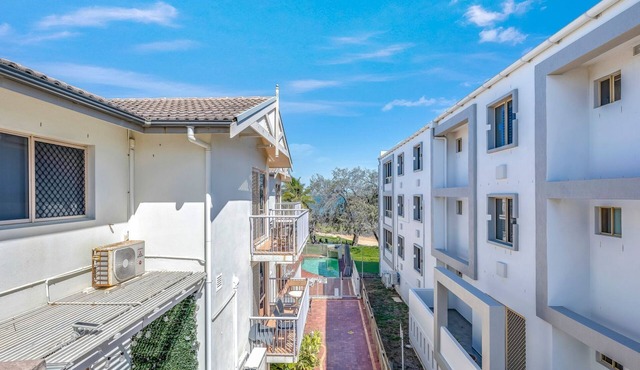 Shoreline Apartments - Unit 4b