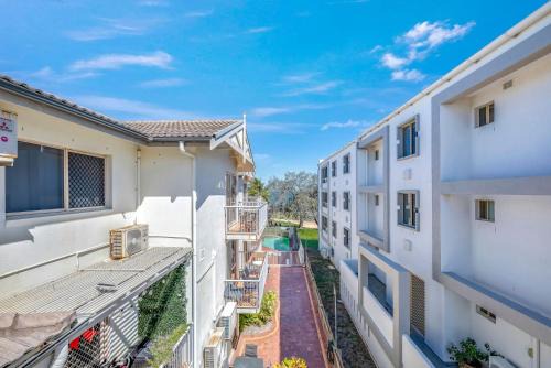 Shoreline Apartments - Unit 4b