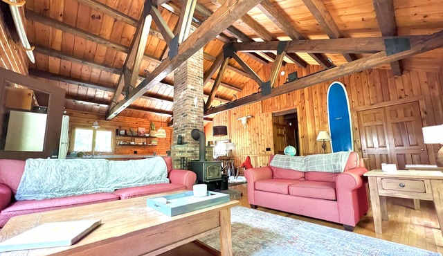 Shoreline Cabin - trails, beach, lake, salt pond