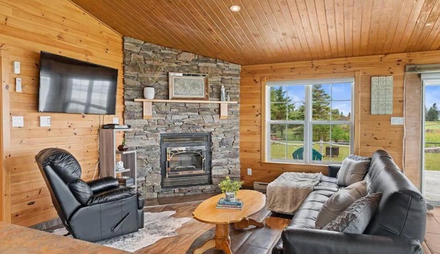 Shoreline Escape Serene Retreat