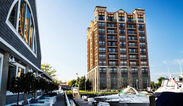 Shoreline Inn & Conference Center, an Ascend Collection Hotel