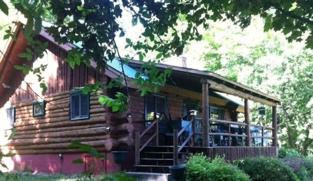 Shoreline Log Cabin on Scenic Gratiot Lake, Keweenaw County - LT Rental Only